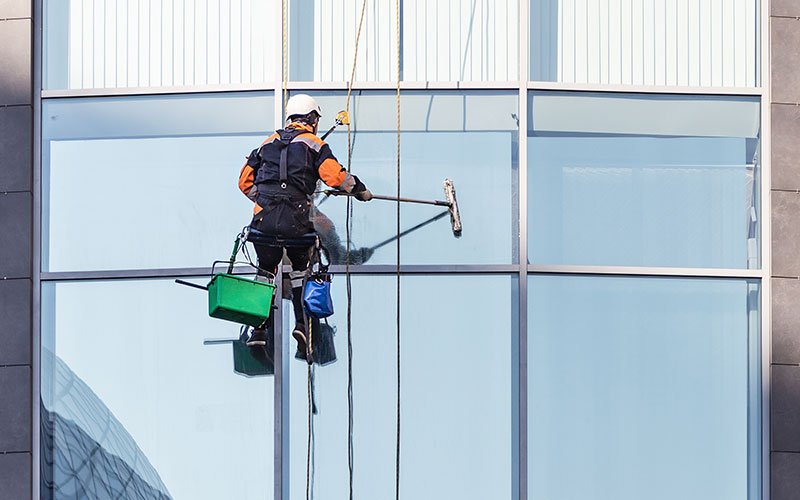 Limpeza Profissional com Água Desmineralizada